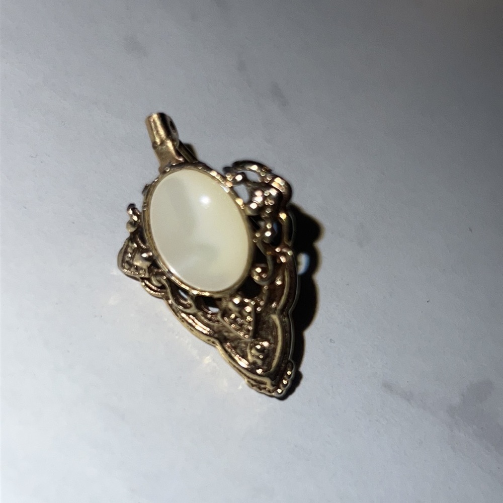 Gold & pearl gem oval jewel diamond shaped brooch lapel pin classic jewelry - Picture 2 of 6